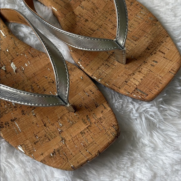 NEW In Box Korks Silver Winnie Flip Flop Sandals In Size 10M - Picture 3 of 10